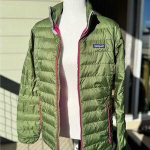 Patagonia Women's Olive Green Light Weight Puffer Jacket